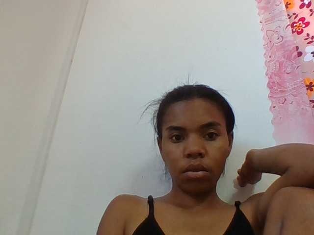 Emelie1a live cam on BongaCams