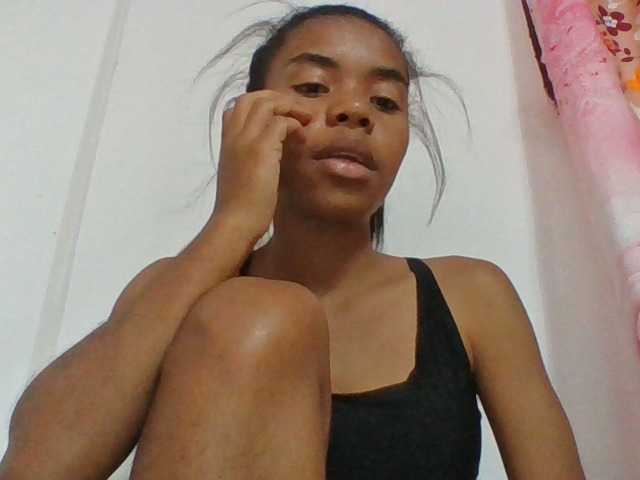 Emelie1a live cam on BongaCams