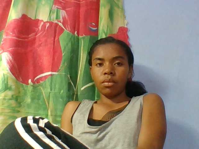 Emelie1a live cam on BongaCams