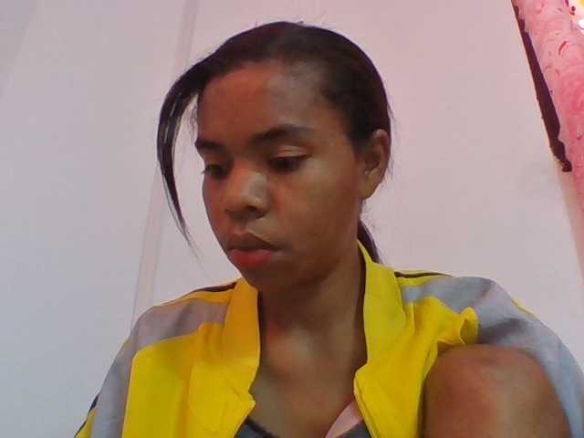 Emelie1a live cam on BongaCams
