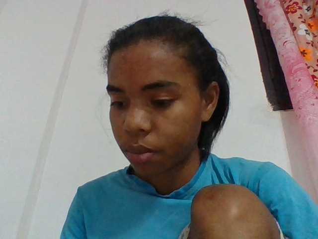 Emelie1a live cam on BongaCams