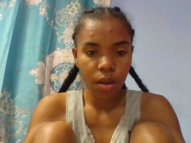 Emelie1a live cam on BongaCams
