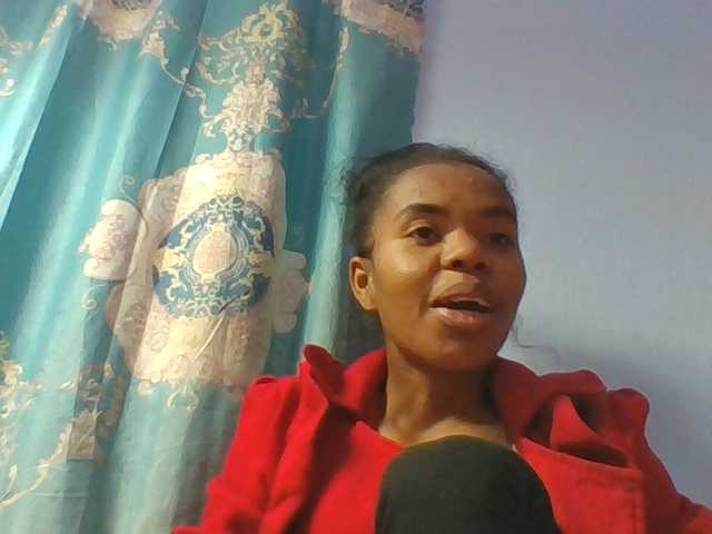 Emelie1a live cam on BongaCams
