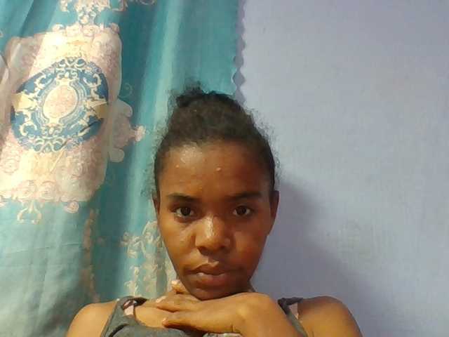 Emelie1a live cam on BongaCams