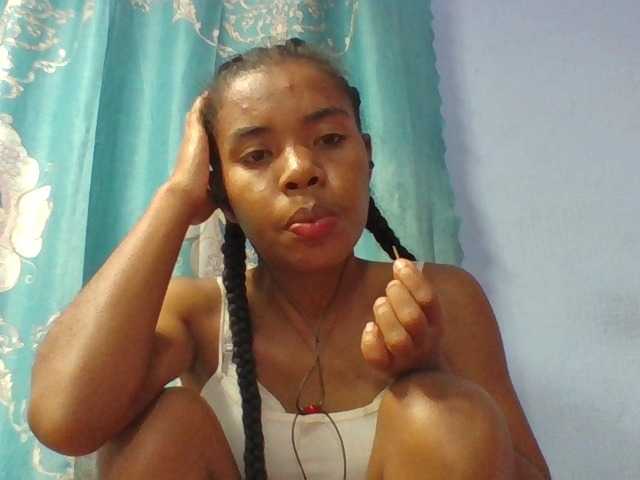 Emelie1a live cam on BongaCams