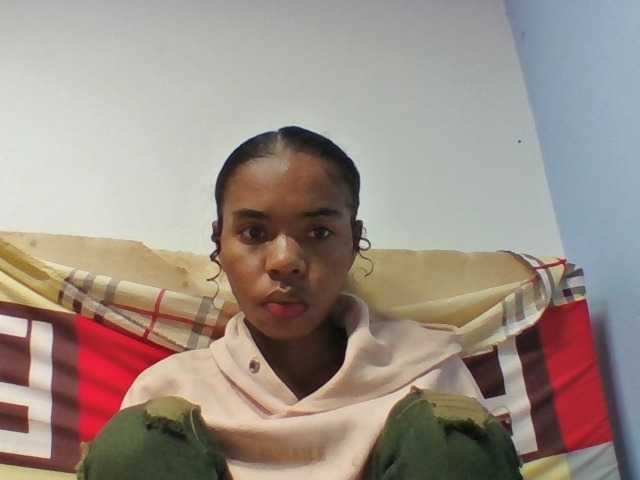 Emelie1a live cam on BongaCams