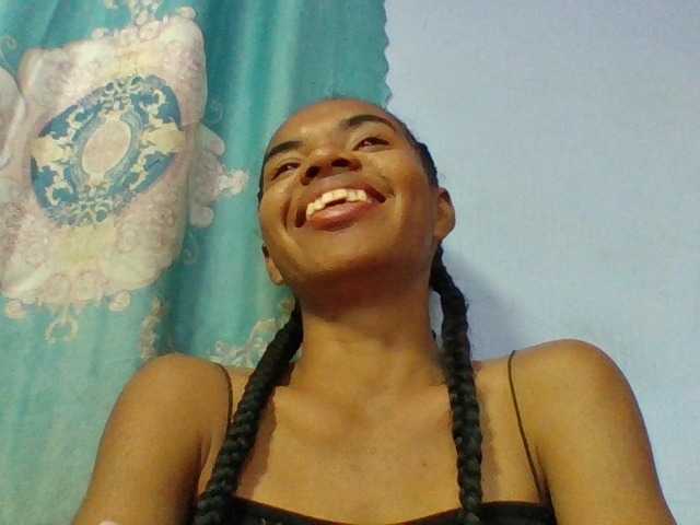 Emelie1a live cam on BongaCams