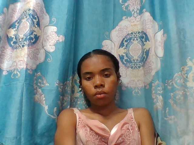 Emelie1a live cam on BongaCams