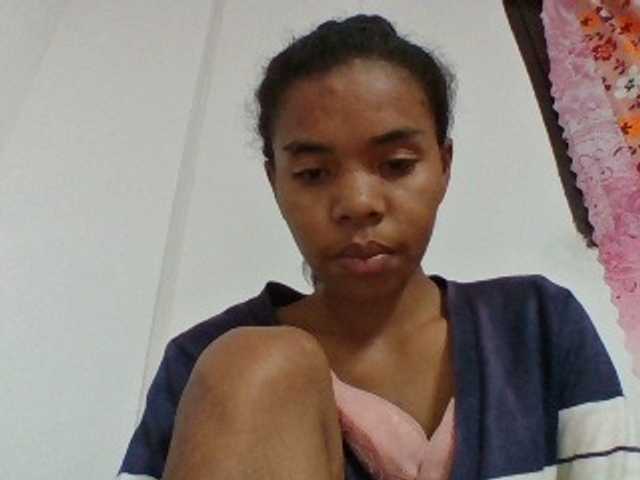 Emelie1a live cam on BongaCams