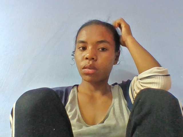 Emelie1a live cam on BongaCams