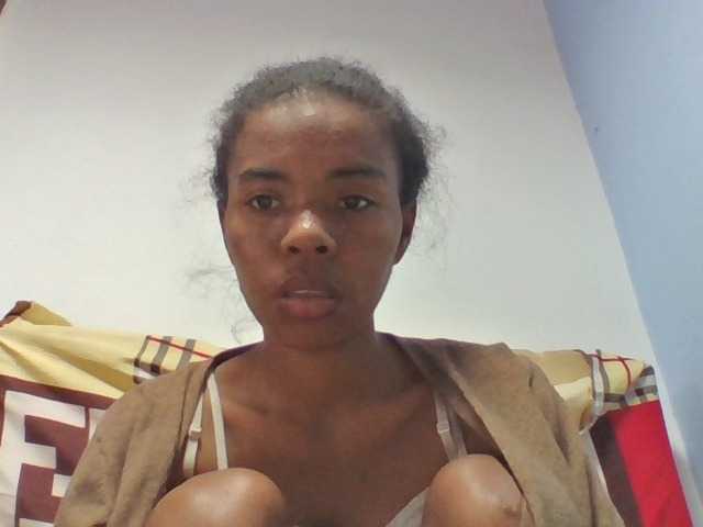 Emelie1a live cam on BongaCams