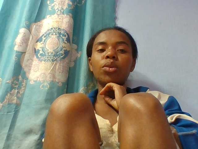 Emelie1a live cam on BongaCams