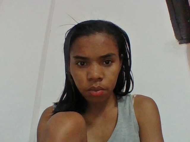 Emelie1a live cam on BongaCams