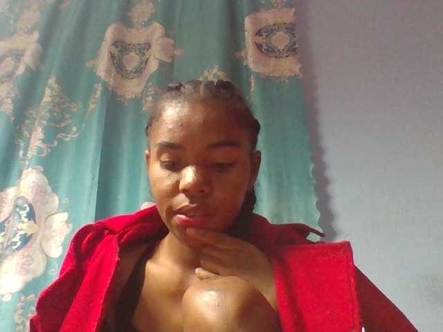 Emelie1a live cam on BongaCams