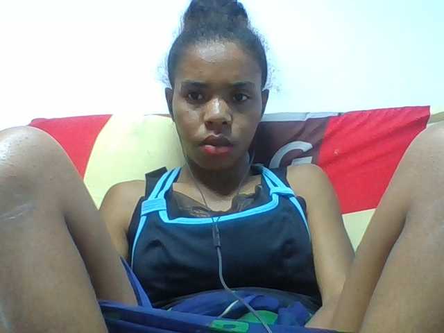 Emelie1a live cam on BongaCams