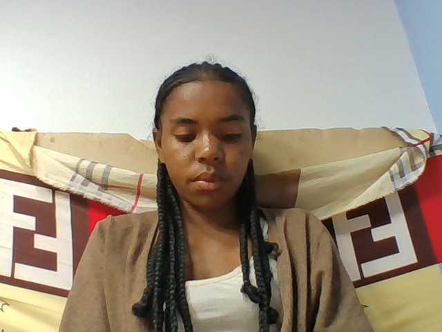 Emelie1a live cam on BongaCams