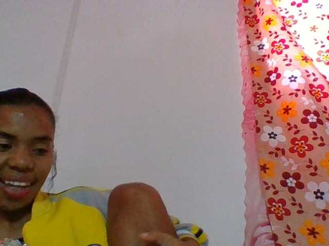 Emelie1a live cam on BongaCams