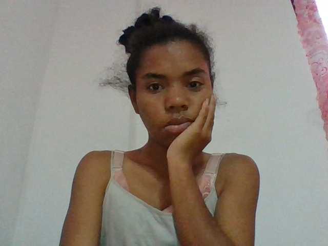 Emelie1a live cam on BongaCams