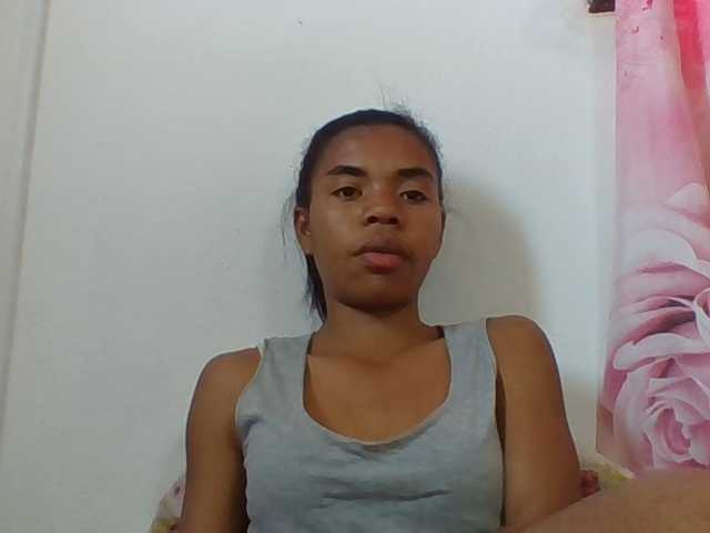 Emelie1a live cam on BongaCams