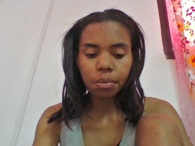Emelie1a live cam on BongaCams