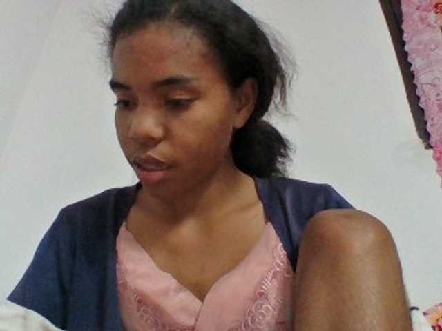 Emelie1a live cam on BongaCams