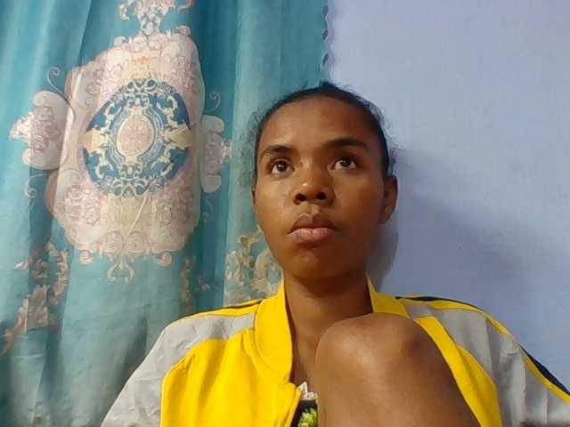 Emelie1a live cam on BongaCams