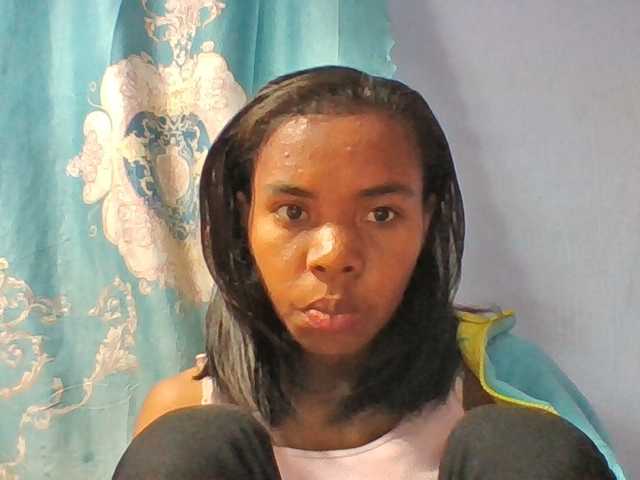 Emelie1a live cam on BongaCams
