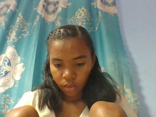 Emelie1a live cam on BongaCams