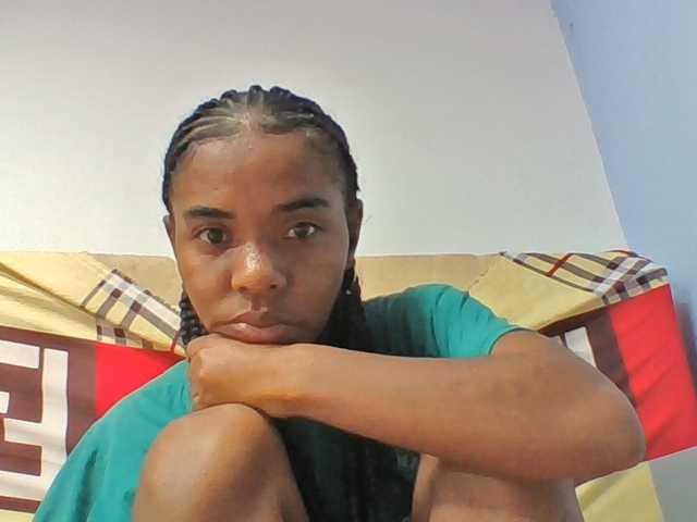 Emelie1a live cam on BongaCams