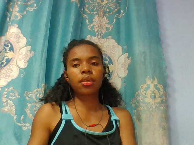 Emelie1a live cam on BongaCams