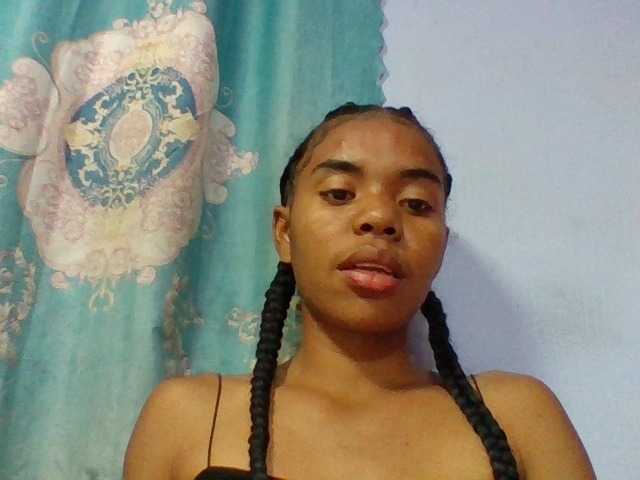 Emelie1a live cam on BongaCams