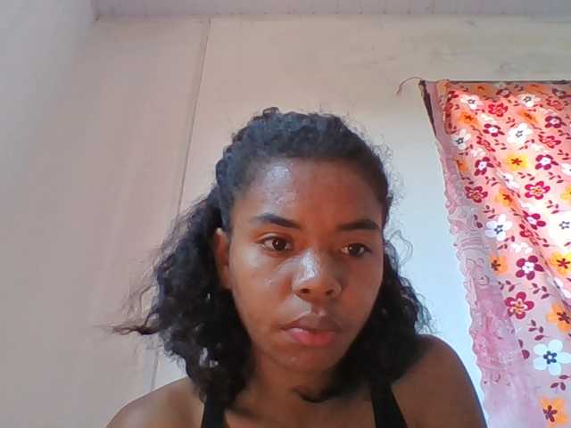 Emelie1a live cam on BongaCams