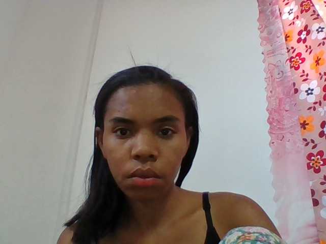Emelie1a live cam on BongaCams