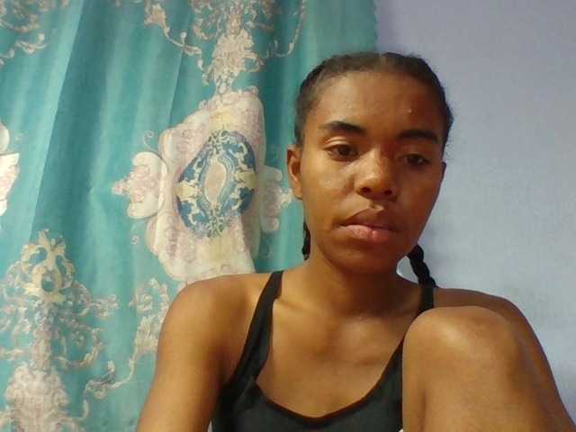 Emelie1a live cam on BongaCams