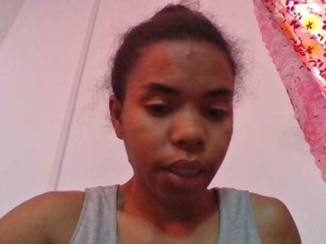 Emelie1a live cam on BongaCams