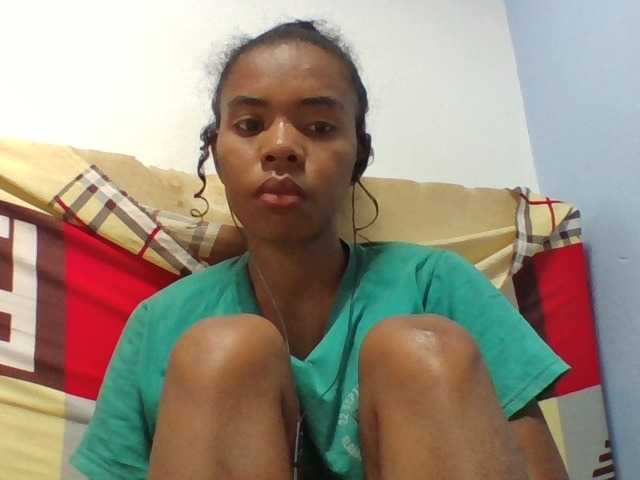 Emelie1a live cam on BongaCams