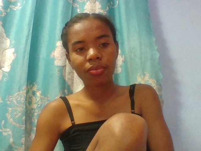 Emelie1a live cam on BongaCams