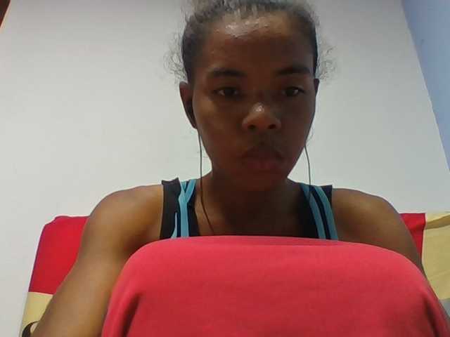 Emelie1a live cam on BongaCams