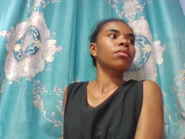 Emelie1a live cam on BongaCams