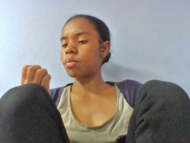 Emelie1a live cam on BongaCams