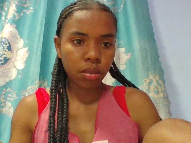 Emelie1a live cam on BongaCams