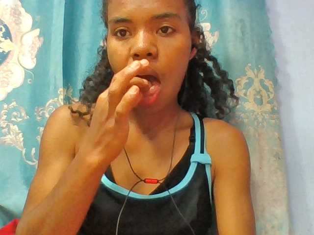 Emelie1a live cam on BongaCams