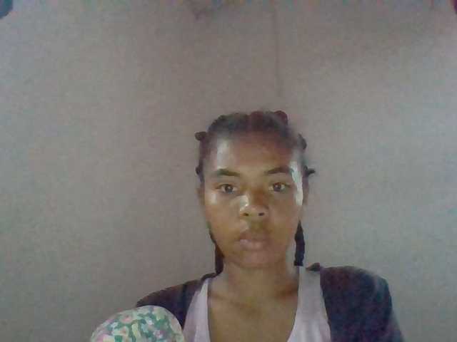 Emelie1a live cam on BongaCams