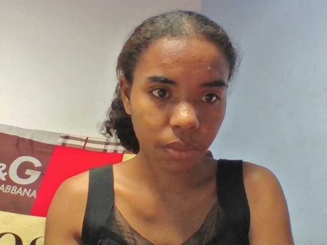 Emelie1a live cam on BongaCams