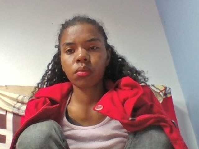 Emelie1a live cam on BongaCams