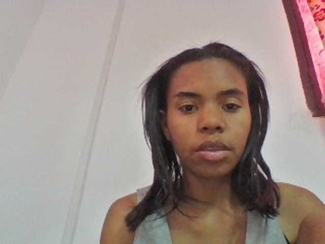 Emelie1a live cam on BongaCams