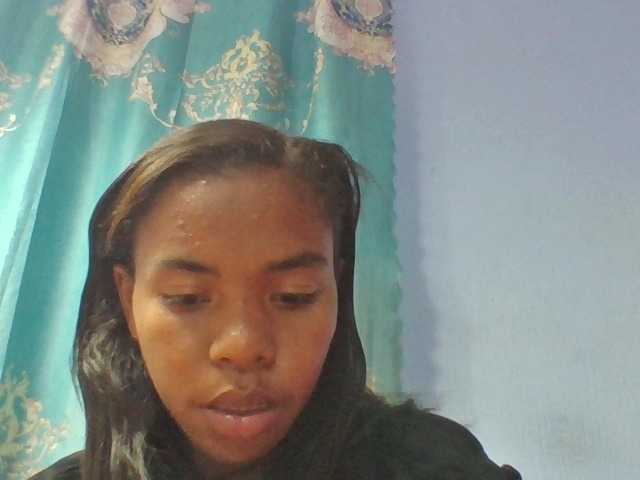 Emelie1a live cam on BongaCams