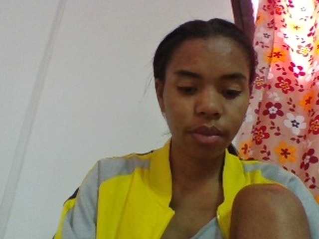 Emelie1a live cam on BongaCams