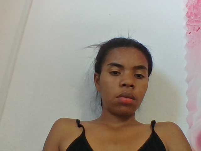 Emelie1a live cam on BongaCams