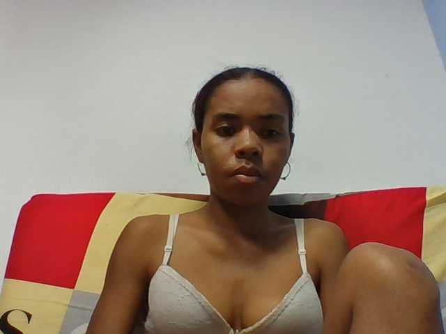 Emelie1a live cam on BongaCams